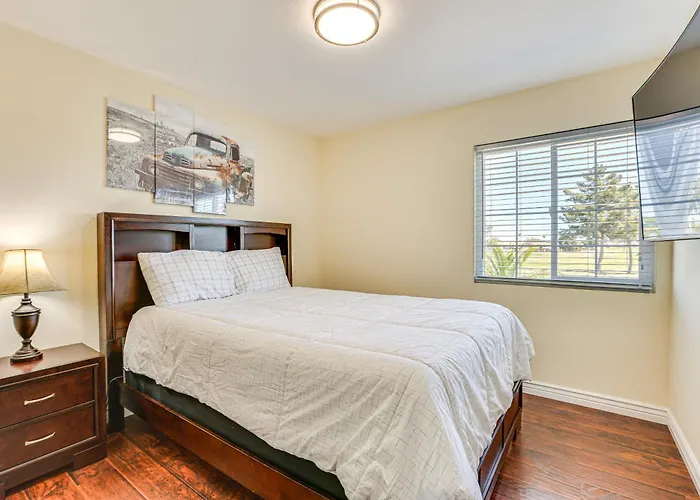 Walk To State Farm Stadium! Poolside Desert Escape Holiday home Glendale