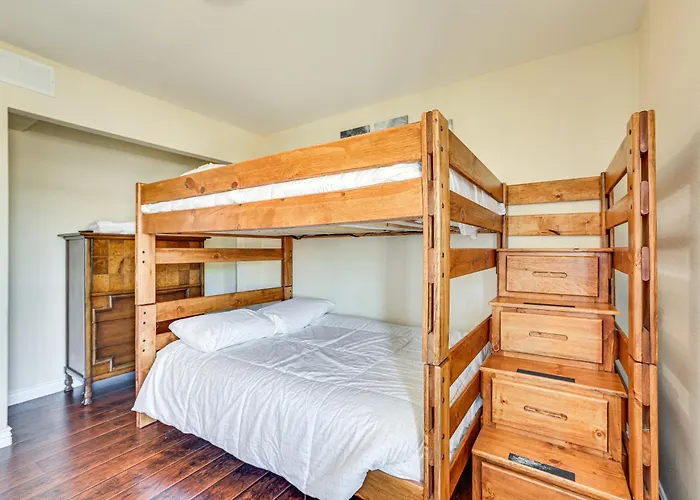 Walk To State Farm Stadium! Poolside Desert Escape Holiday home Glendale