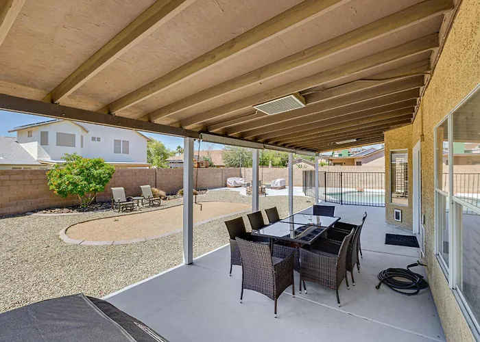 Walk To State Farm Stadium! Poolside Desert Escape Holiday home Glendale