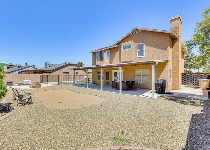 Holiday home Walk To State Farm Stadium! Poolside Desert Escape Glendale