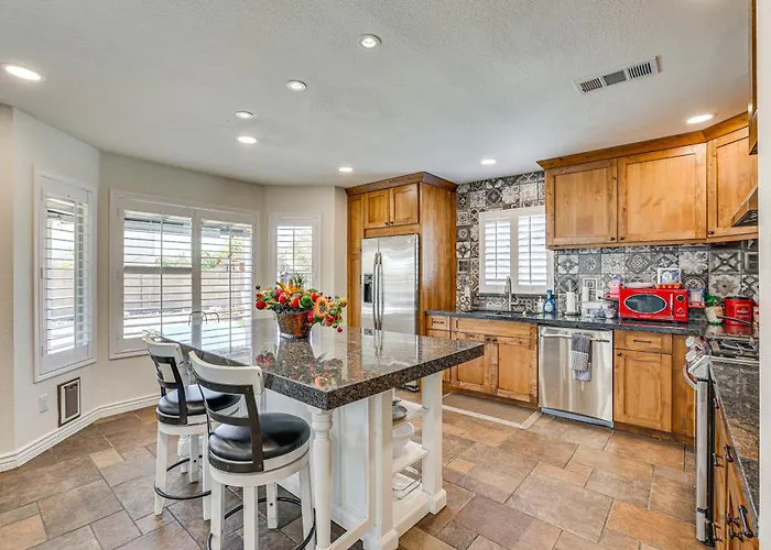 Walk To State Farm Stadium! Poolside Desert Escape * Glendale